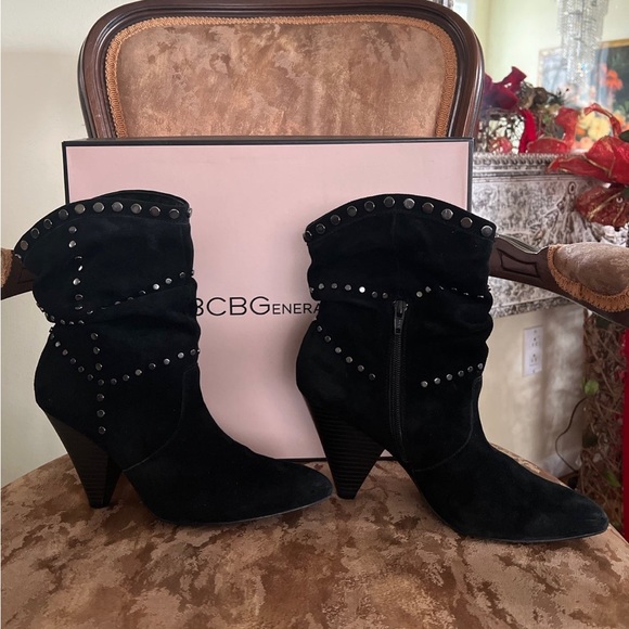 BCBGenerstion black suede studded booties size 8.5 - Picture 11 of 14